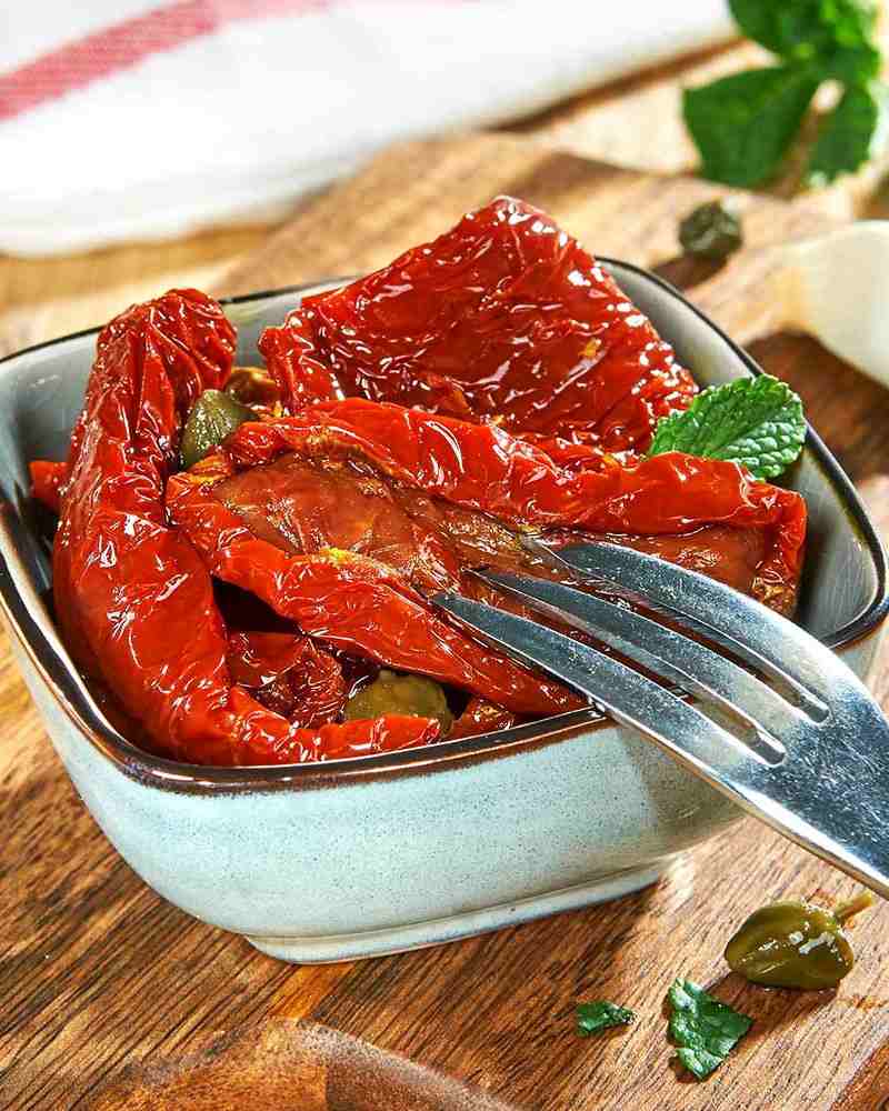 Sonnengetrocknete Würz-Tomaten – ansprechend in Szene gesetzt