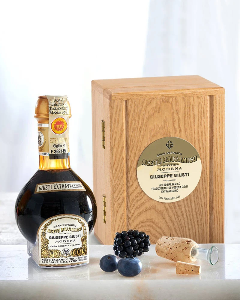 Aceto Balsamico Tradizionale DOP - extra vecchio – ansprechend in Szene gesetzt