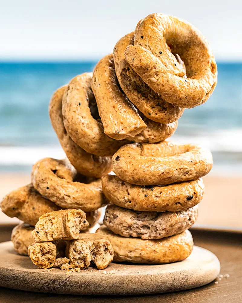 Taralli mit Vollkorn – mit passenden Accessoires arrangiert