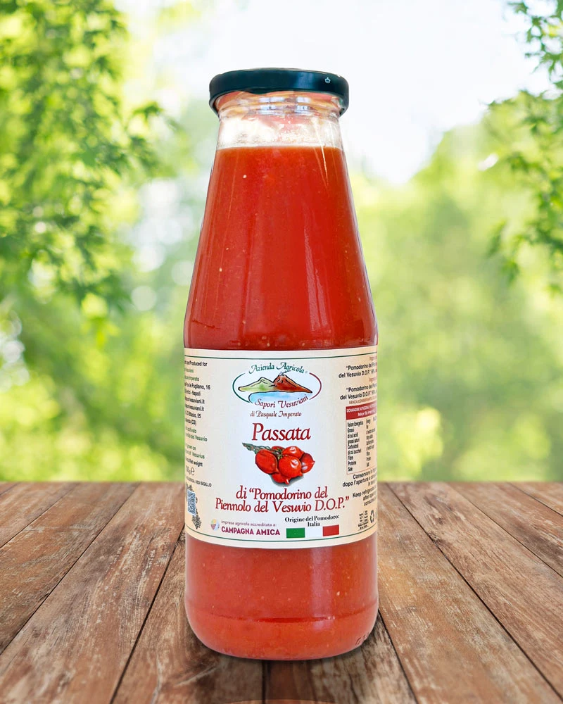 Passierte Tomaten -  Piennolo DOP – ansprechend in Szene gesetzt