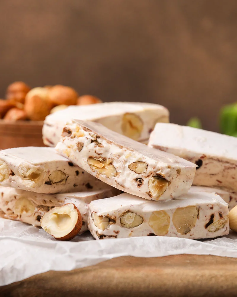 Knuspriger Torrone - mit Haselnüssen