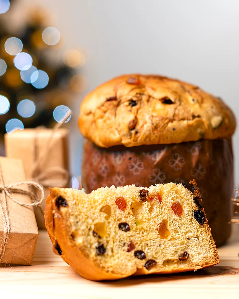 Mini-Panettone mit kandierten Früchten – ansprechend in Szene gesetzt
